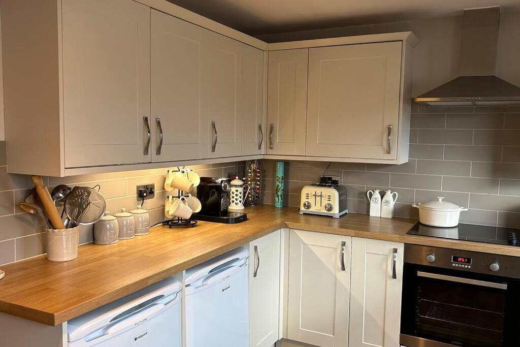 Cosy 2 Bed, Home From Home Haddenham  Buitenkant foto