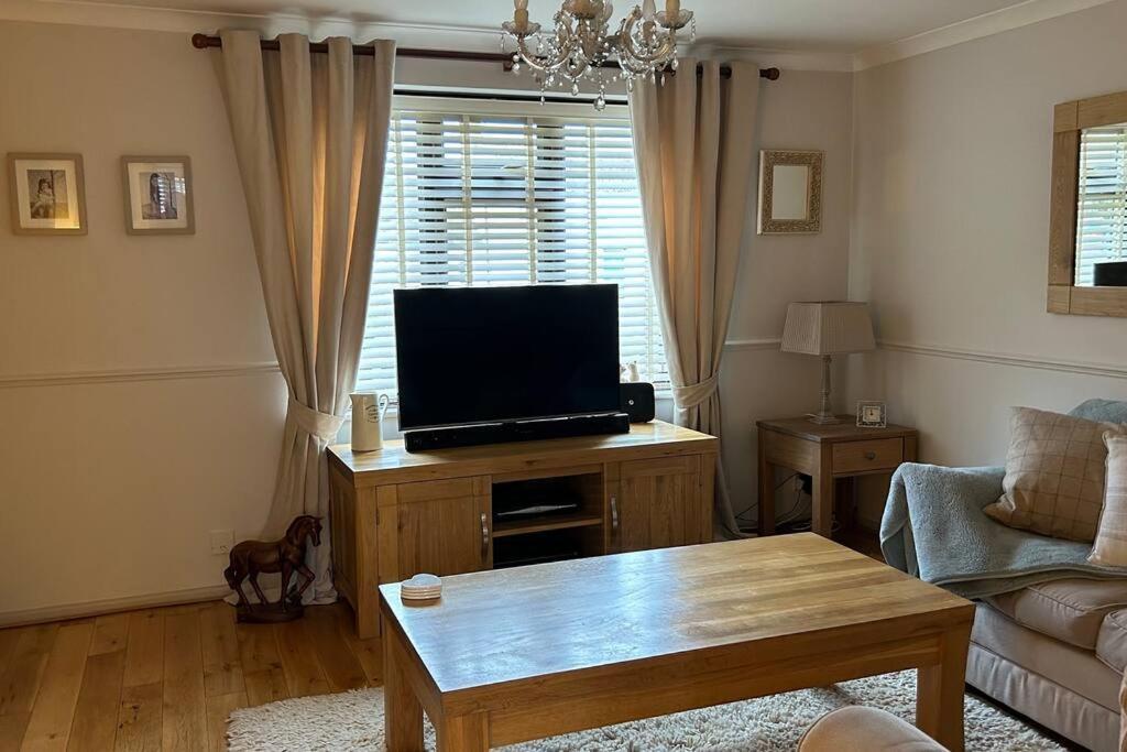 Cosy 2 Bed, Home From Home Haddenham  Buitenkant foto
