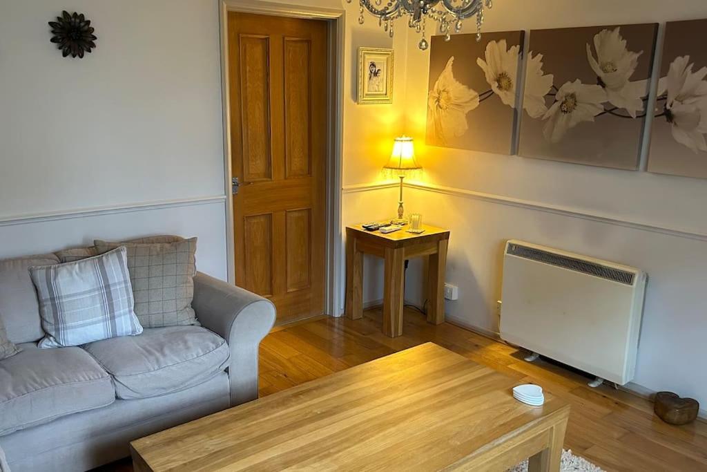 Cosy 2 Bed, Home From Home Haddenham  Buitenkant foto
