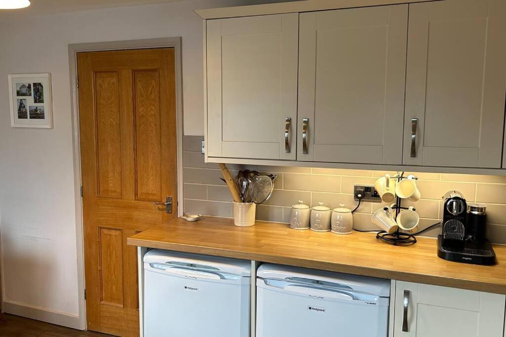 Cosy 2 Bed, Home From Home Haddenham  Buitenkant foto