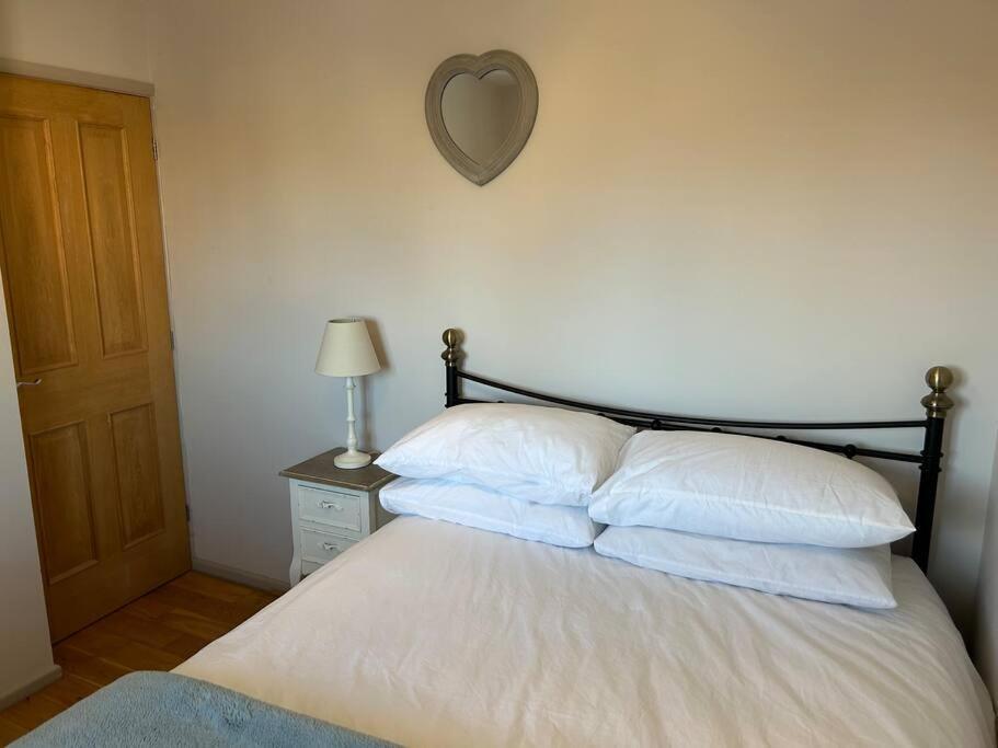 Cosy 2 Bed, Home From Home Haddenham  Buitenkant foto