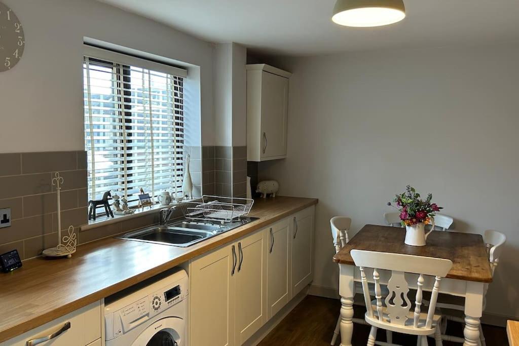 Cosy 2 Bed, Home From Home Haddenham  Buitenkant foto