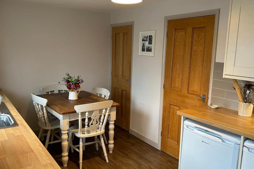Cosy 2 Bed, Home From Home Haddenham  Buitenkant foto